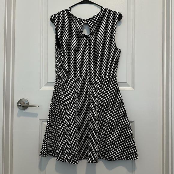 Fun black and white dress - Picture 3 of 5